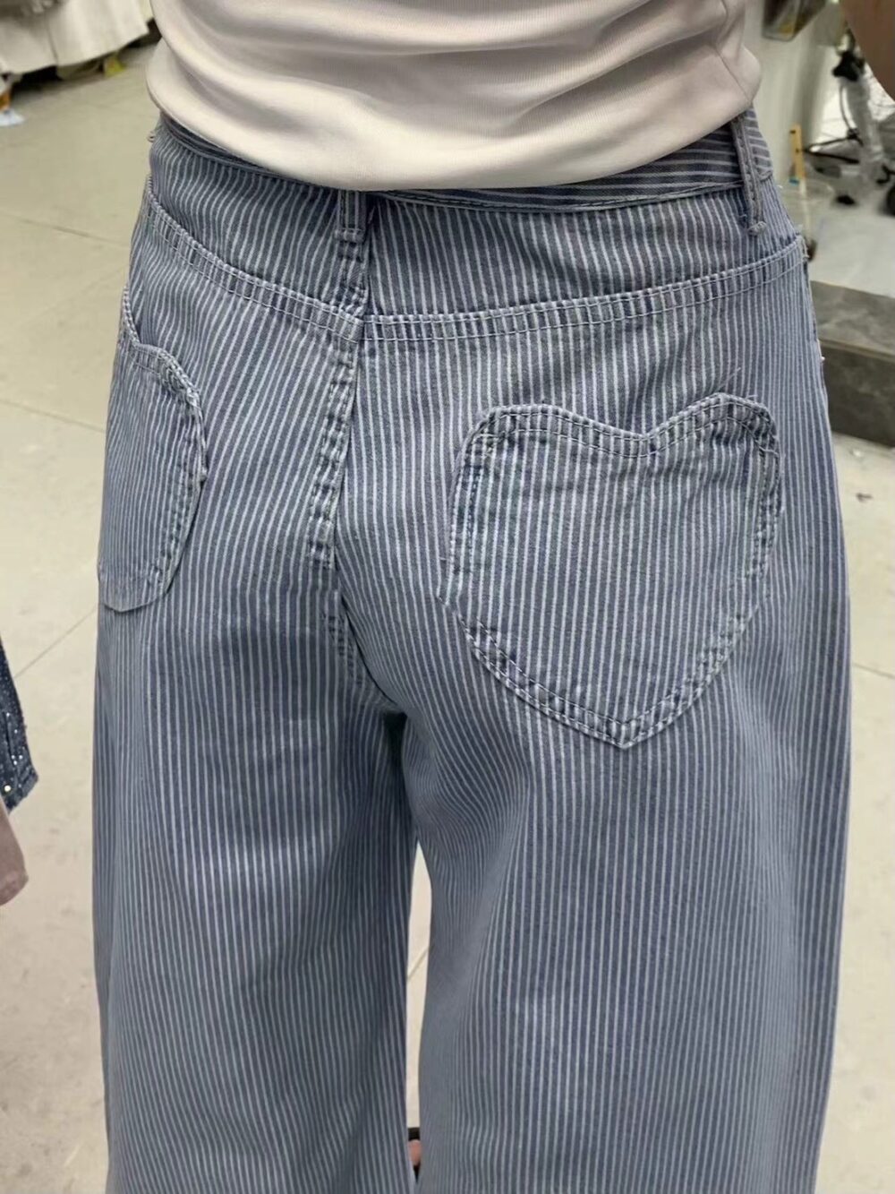 直條紋V型彎刀寬褲